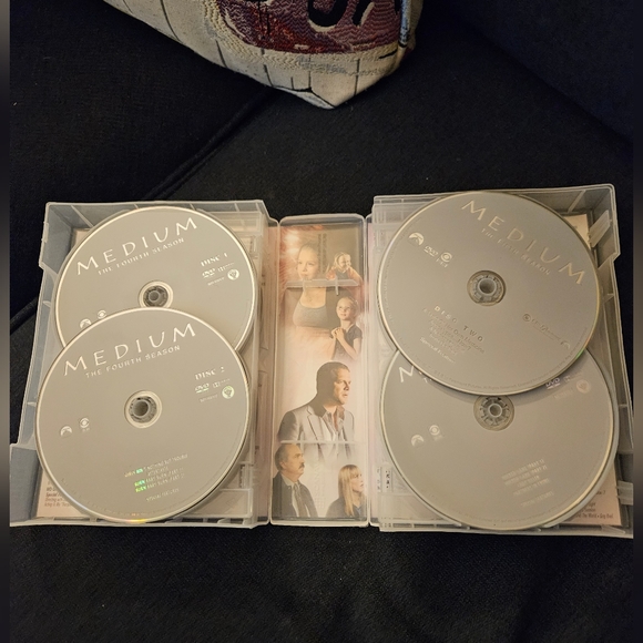 Medium the complete dvd series - Picture 4 of 4